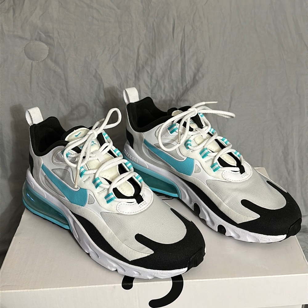 Women’s Air Max 270 REACT ** Photon Dust/Aurora Green-White